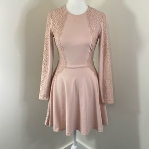 Bebe LACE APPLIQUÉ DRESS